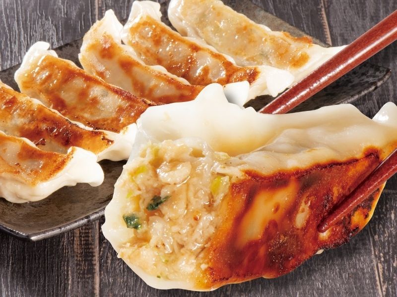 大きな餃子盛り付け画像